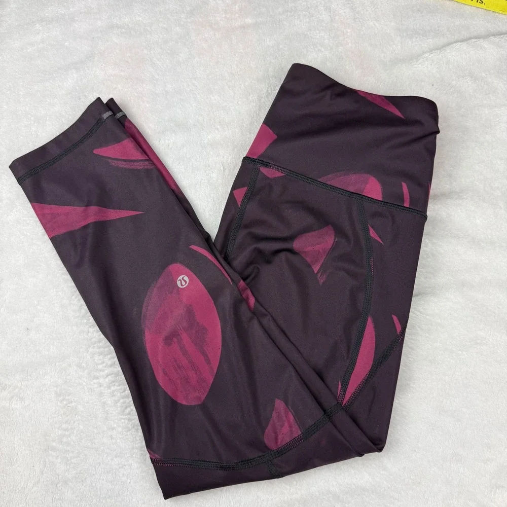 Lululemon High Rise Leggings Sz 6 Burgundy Black Abstract Print Zip Pocket Crop